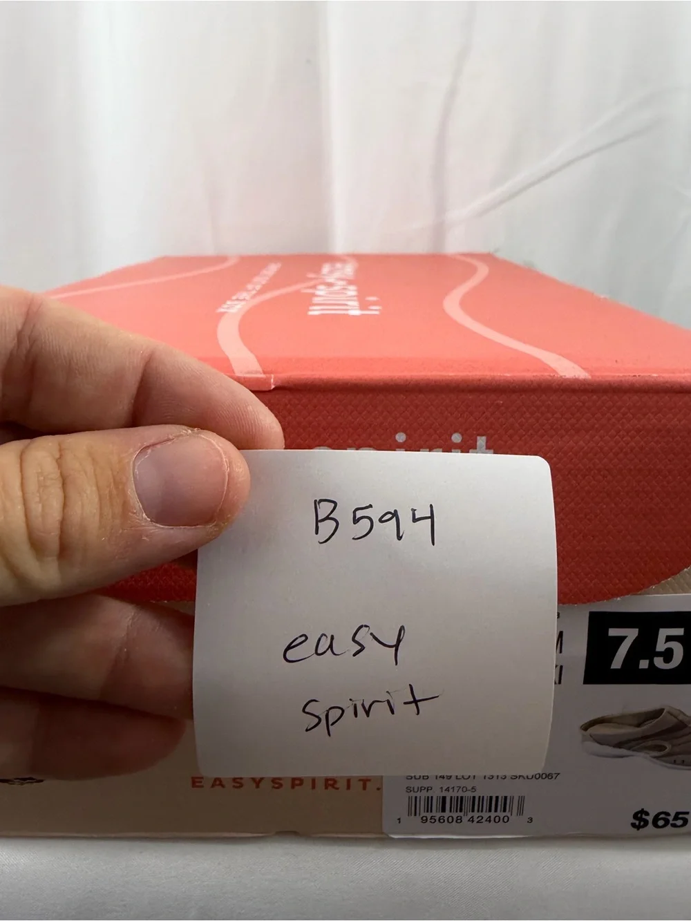 NWT Easy Spirit Women’s Size 7.5 Beige Slip-On Shoes